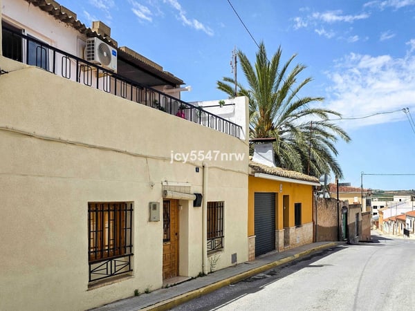 Villa in Pinoso - view 1