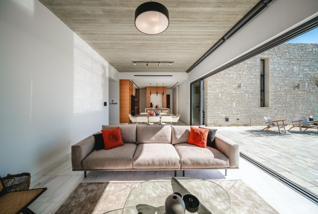 House in Pegeia - Image 2