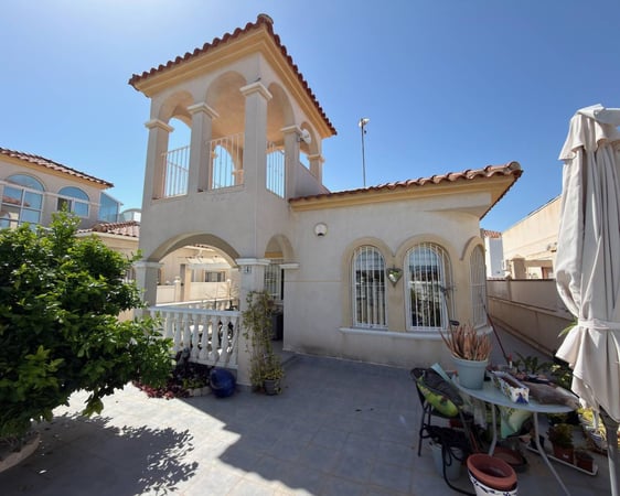 Villa in Lo Bigo - view 1