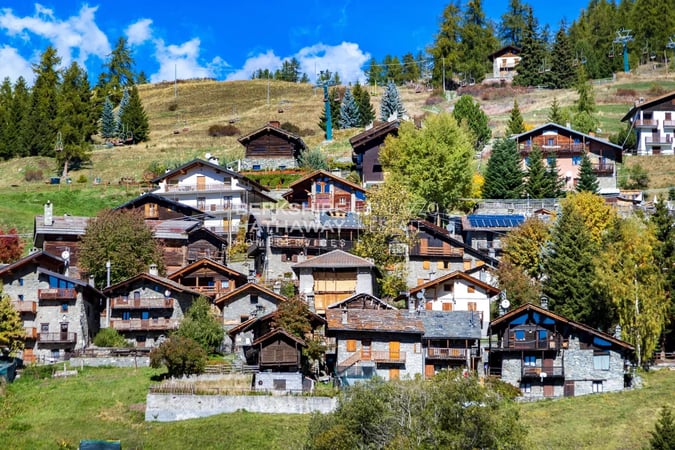 House in Corgnolaz - view 1