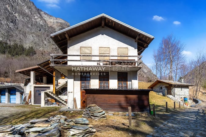 House in Fiernaz - view 1