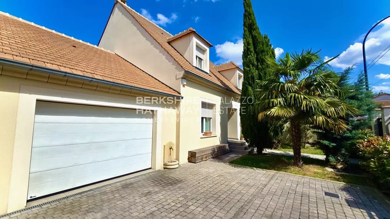 Villa in Drancy - view 1