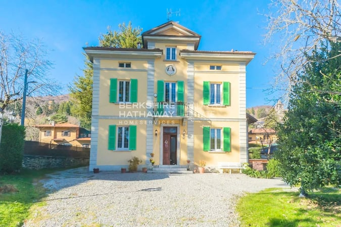 Villa in Alta Valle Intelvi - view 1