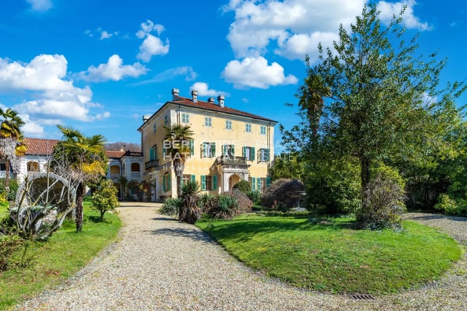 Villa in Rosta - view 1
