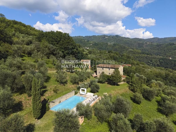 Villa in Marliana - view 1