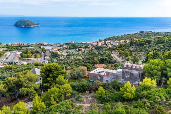 House in Albenga - view 1