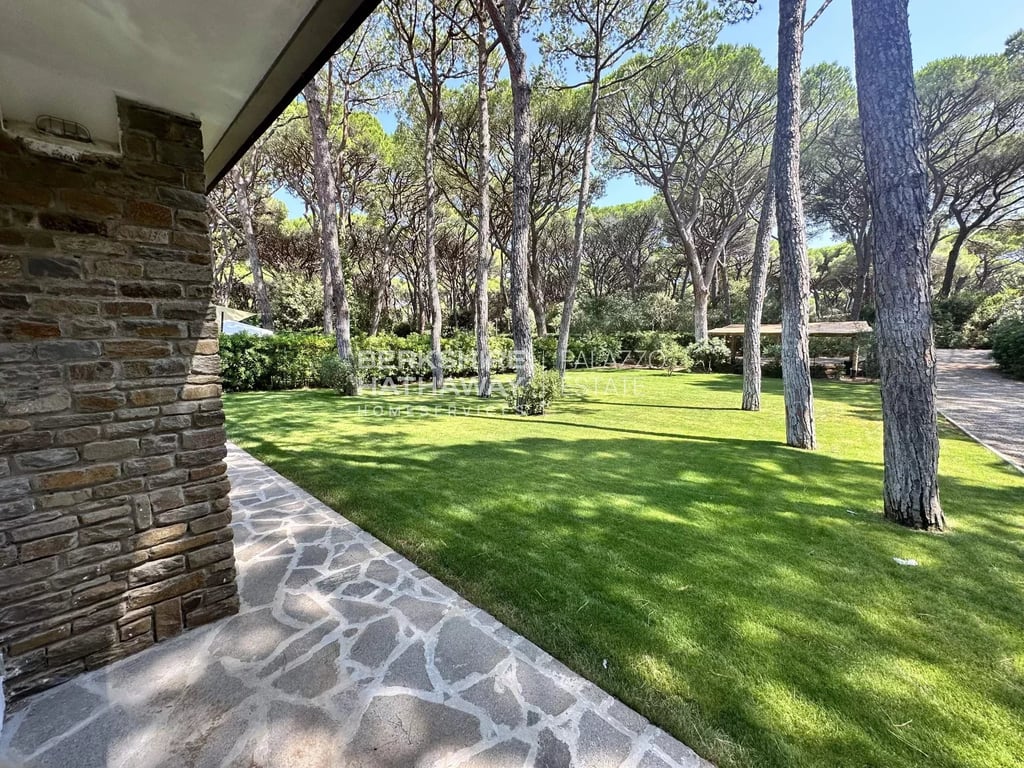 Villa in Roccamare - Image 2