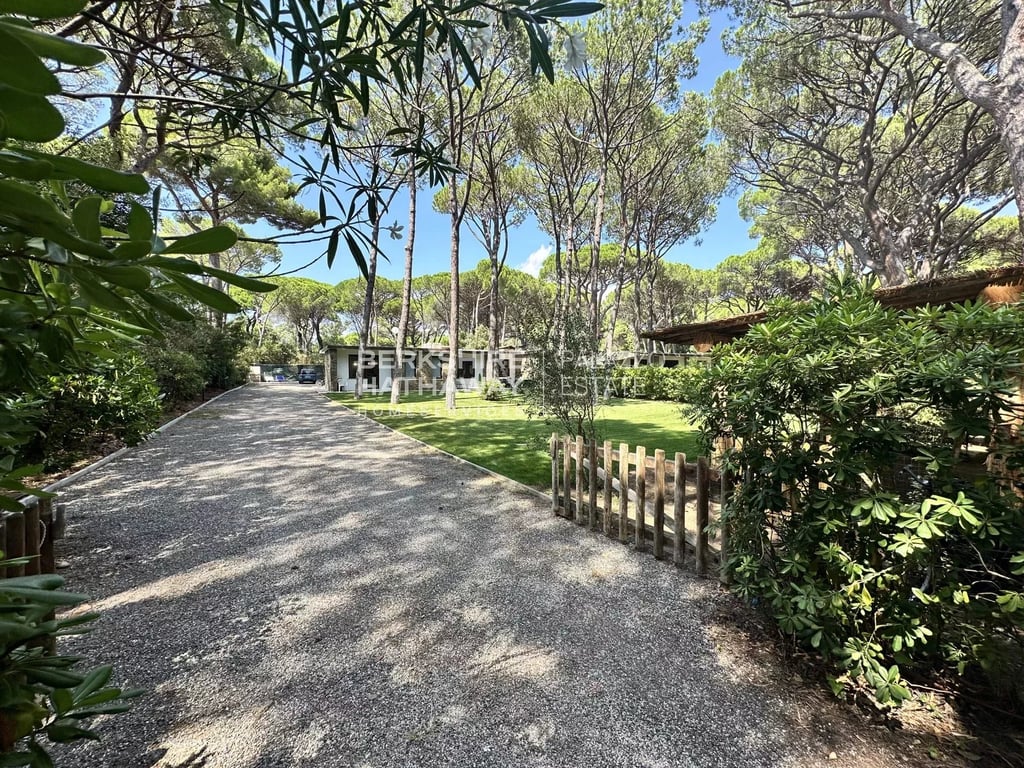 Villa in Roccamare