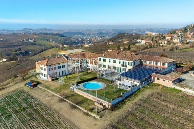House in Costigliole d'Asti - view 1