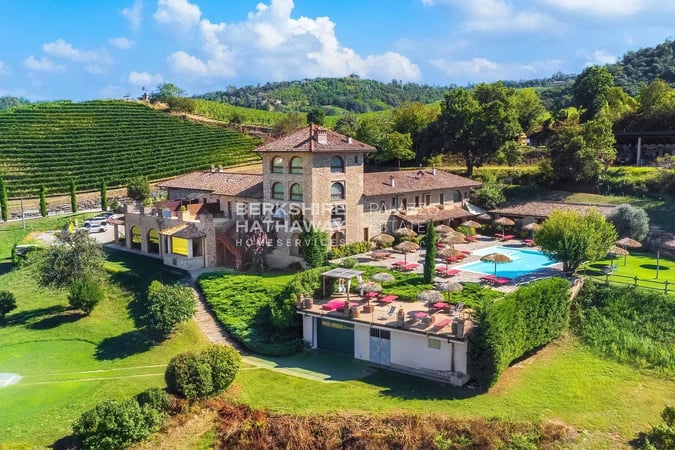 House in Santo Stefano Belbo - view 1