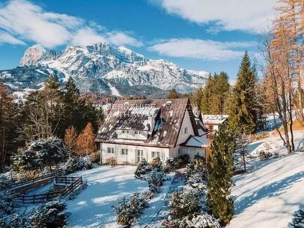 Villa in Cortina d'Ampezzo - view 1