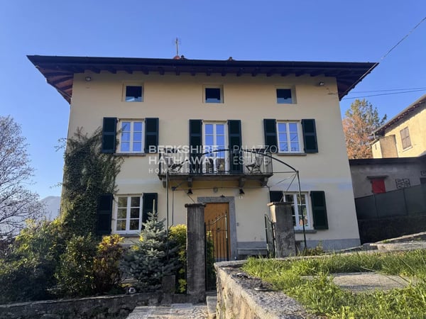 Villa in Careno - view 1
