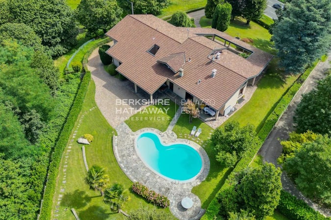 Villa in Inverigo - view 1