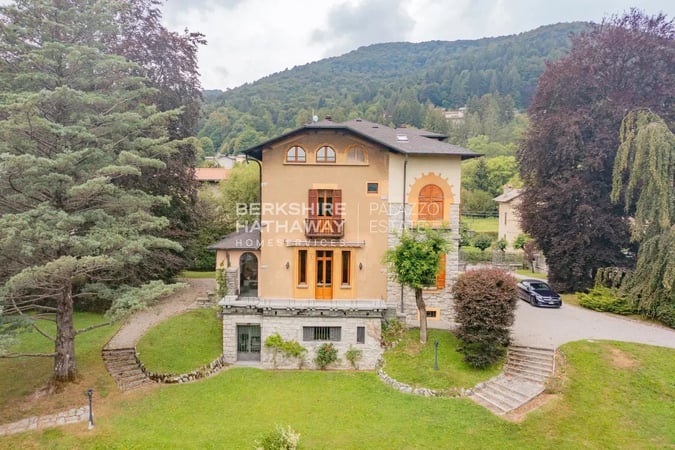 Villa in Alta Valle Intelvi - view 1