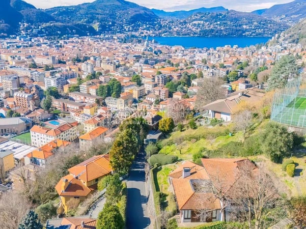 Villa in Como - view 1