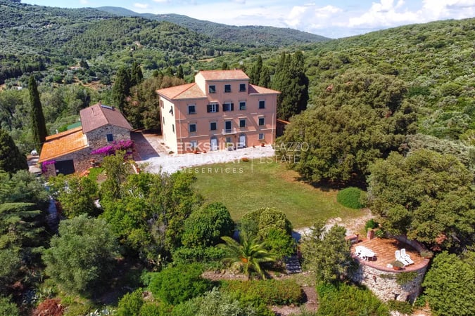 Villa in Campiglia - view 1