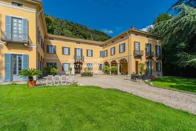 Villa in Proserpio - view 1