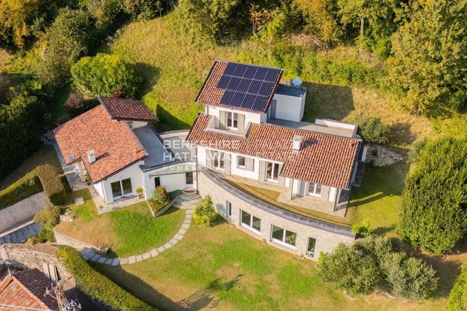 Villa in Cernobbio - view 1