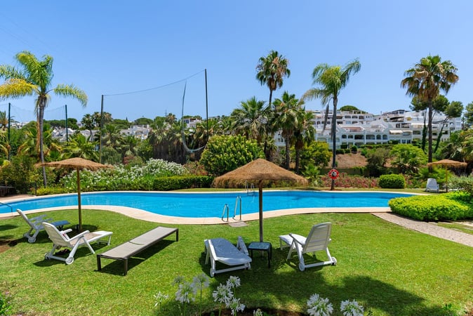 Apartment in Benahavis - view 1