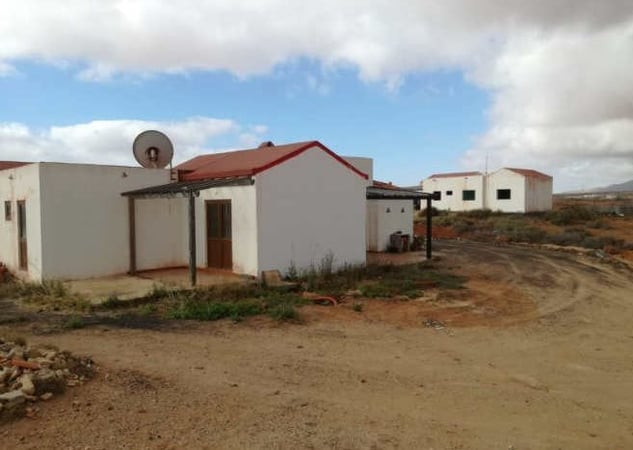 House in La Ampuyenta - view 1