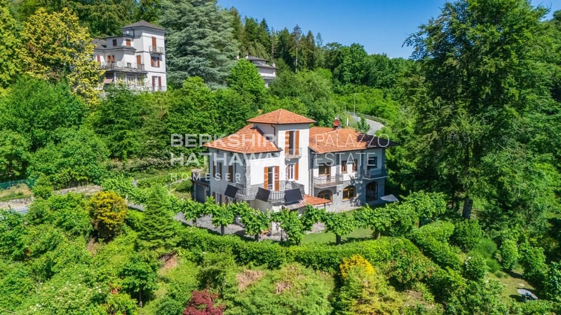 Villa in Gignese - view 1
