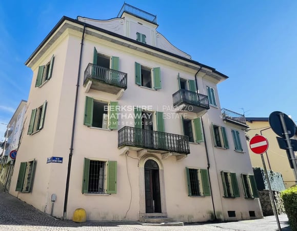 House in Stresa - view 1