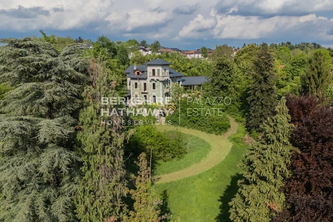 Villa in Varese - view 1