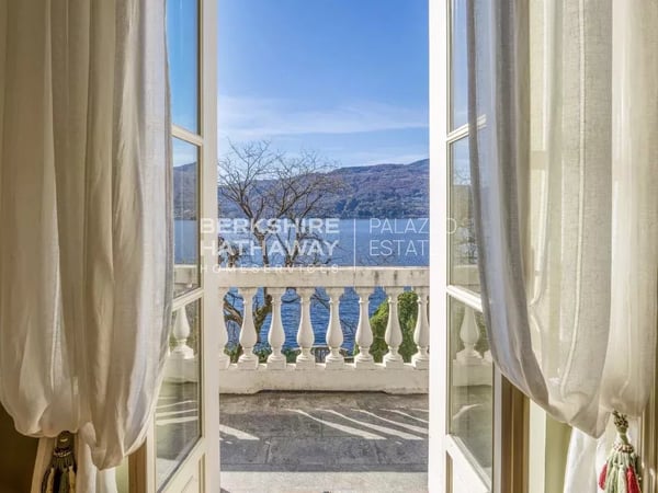 Villa in Verbano Cusio Ossola - view 1