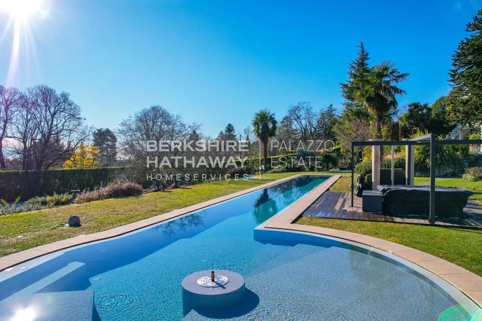 Villa in Varese - view 1