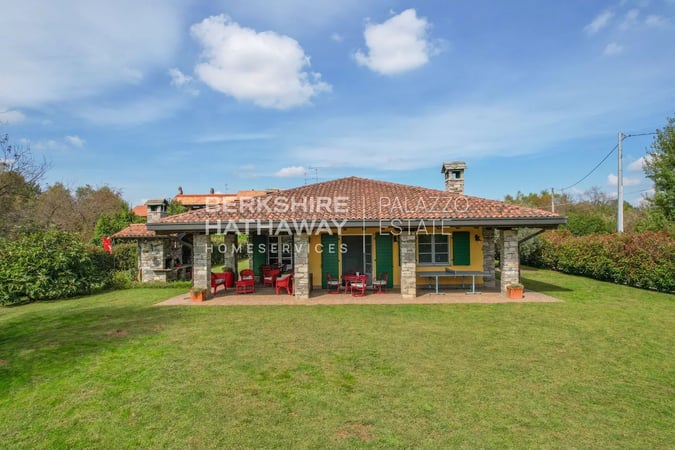 Villa in Agrate Conturbia - view 1