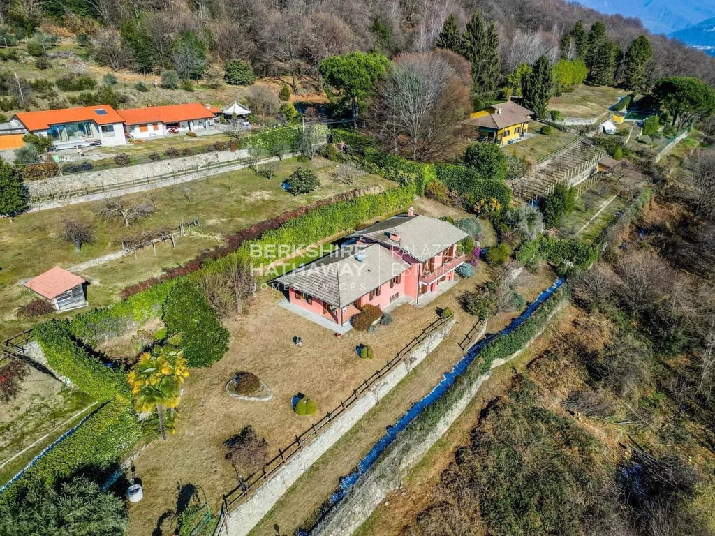 Villa in Lesa - Image 3