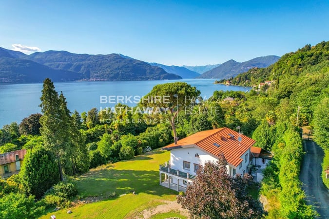 Villa in Villaggio Belmonte - view 1