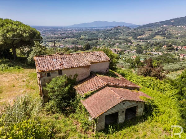House in Massa e Cozzile - view 1