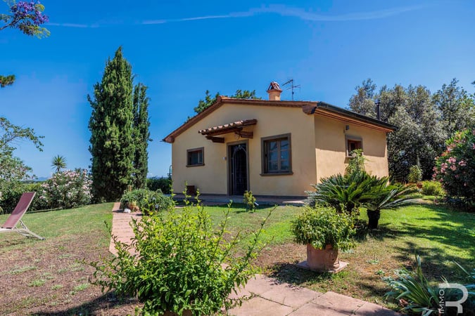 Villa in Castagneto Carducci - view 1