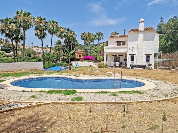 Villa in Sitio de Calahonda - view 1