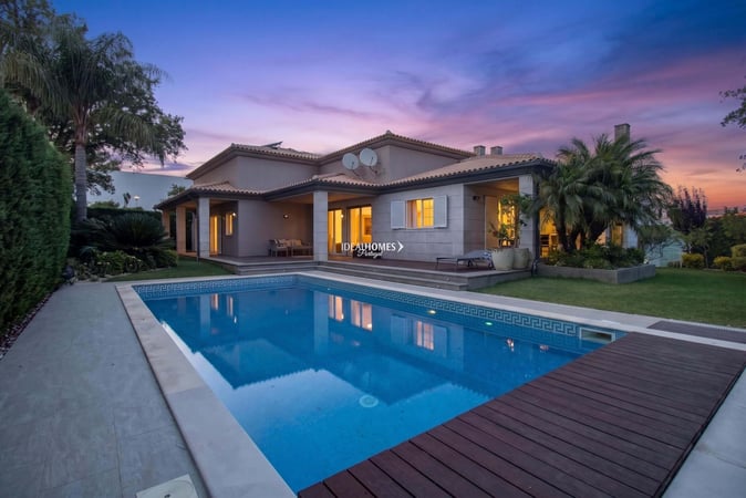 Villa in Olhos de Agua - view 1