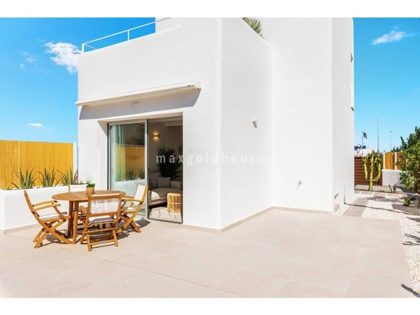 Villa in Los Alcazares - view 1