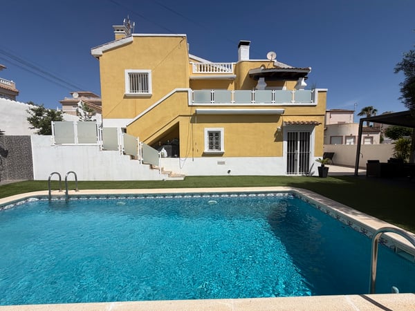House in Villamartin - view 1