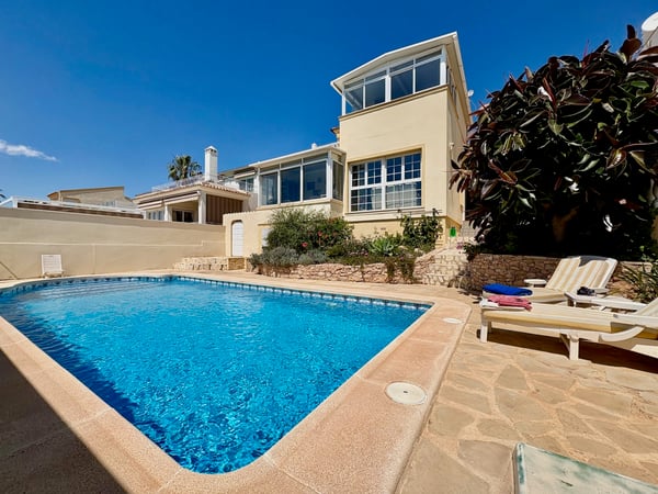 Villa in Villamartin - view 1
