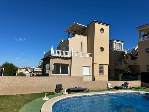 House in Villamartin - view 1