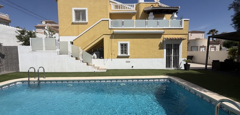 House in Villamartin - view 1