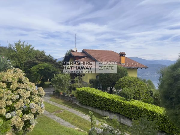 Villa in Stresa - view 1