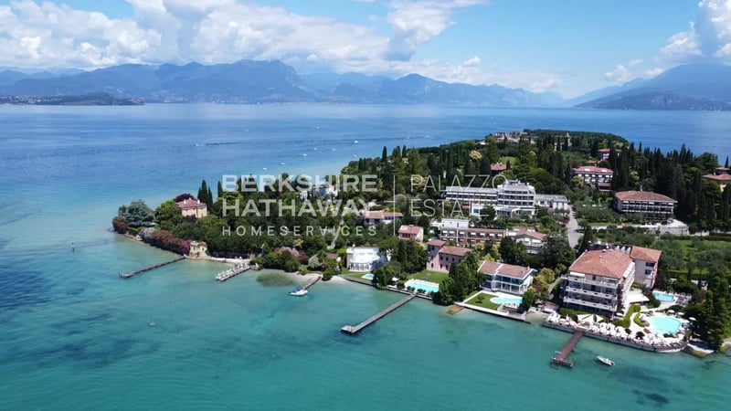 Villa in Sirmione - view 1