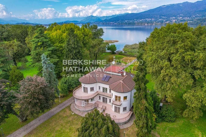 Villa in Cazzago Brabbia - view 1
