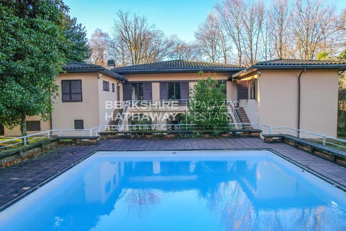 Villa in Borgo Ticino - view 1