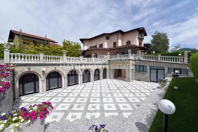 Villa in Verbano Cusio Ossola - view 1