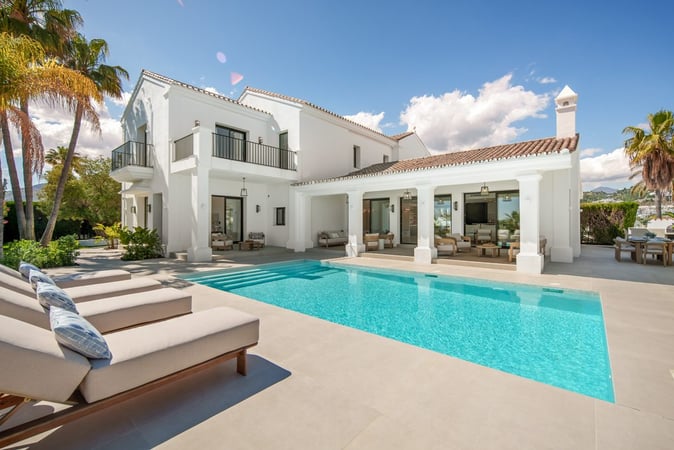 Villa in Benahavis - view 1