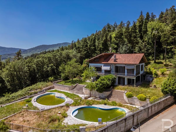 Villa in Calenzano - view 1