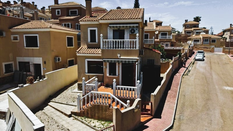 House in San Miguel de Salinas - view 1