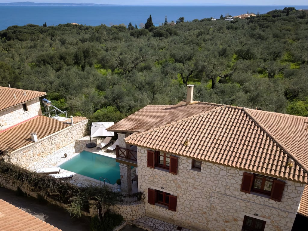 Villa in Akrotiri - Image 2